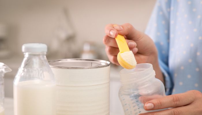 préparer le lait en poudre de bébé